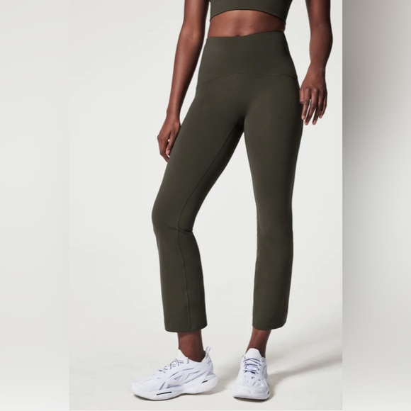 Spanx Booty Boost Active Ankle Flare Pant - Picture 9 of 9